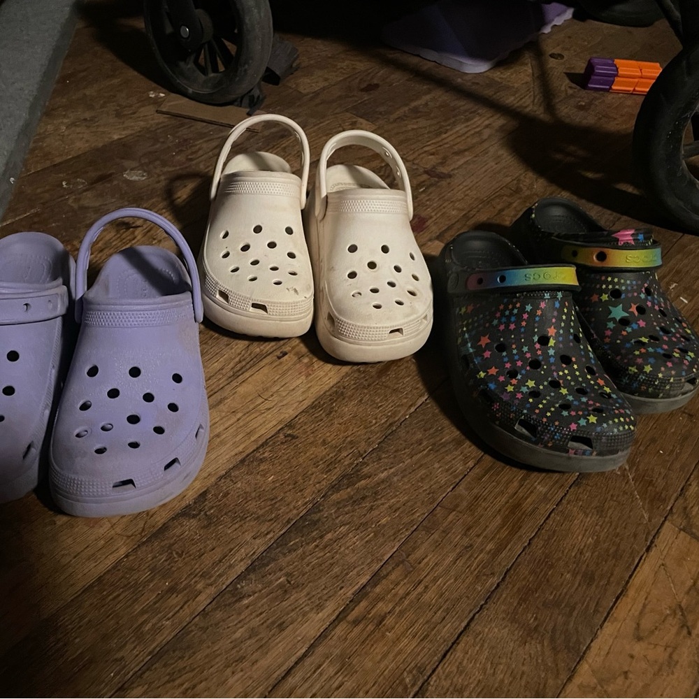 White platform crocs